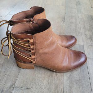 Korks Belaya Booties